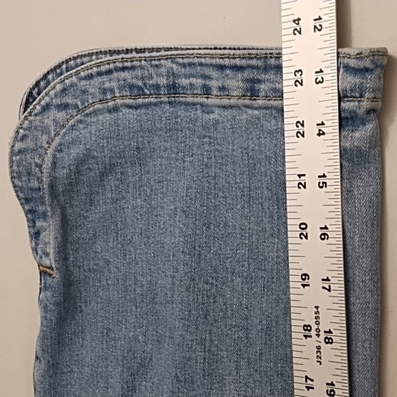 Gap Cropped Bootcut Jeans with Side Vents in Light Wash Stretch, Size 12 - Picture 6 of 7